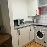 Apt 1 Prime Central Location Close Cathedral